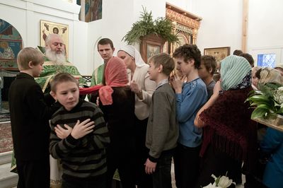 Дети из детского дома на Рождественском празднике